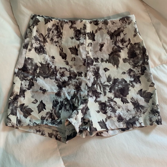 Floral high waisted stretch shorts - Picture 5 of 5